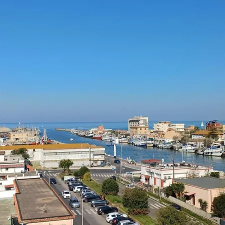 Skyline - Seaview, Fifth Floor Without Elevator Fiumicino