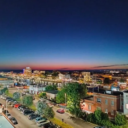 Skyline - Seaview, Fifth Floor Without Elevator Fiumicino
