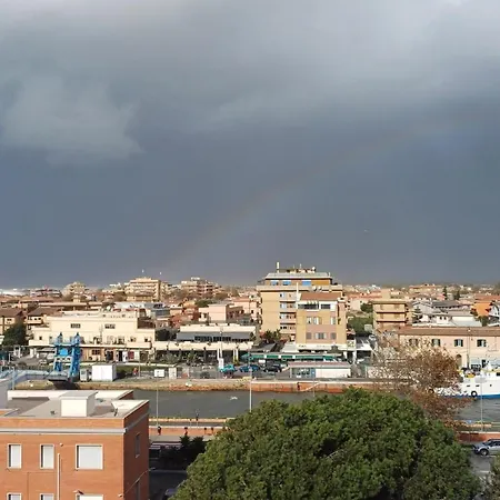 Skyline - Seaview, Fifth Floor Without Elevator * Fiumicino